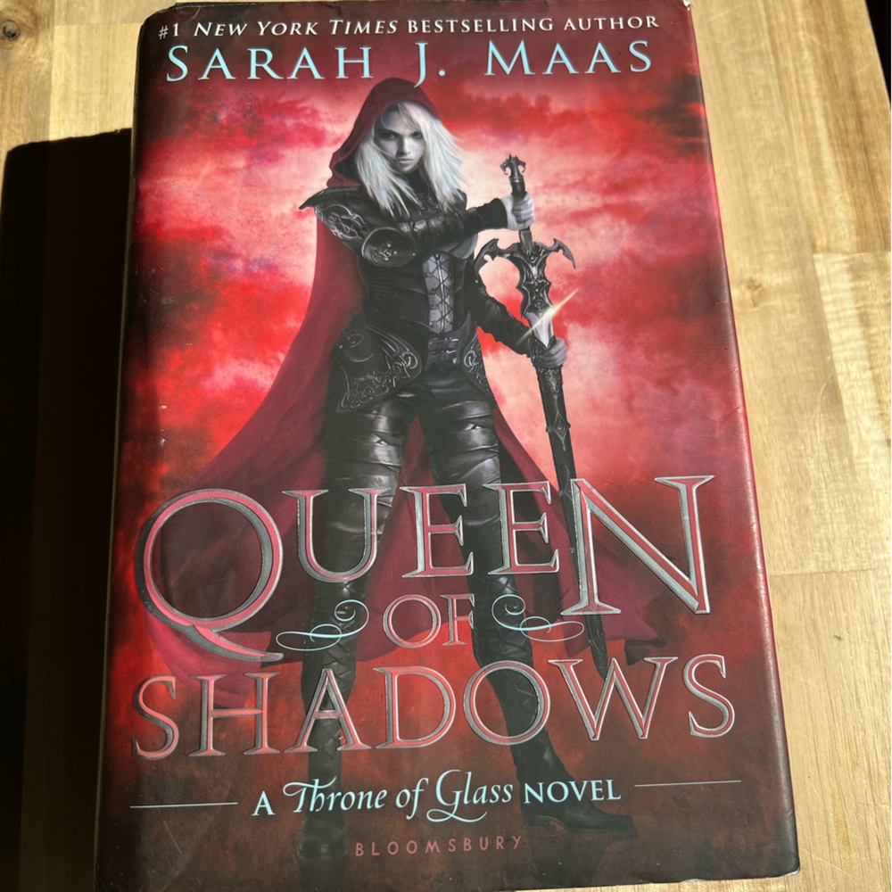 Hardcover, Original OOP Queen Of Shadows by Sarah J Maas.